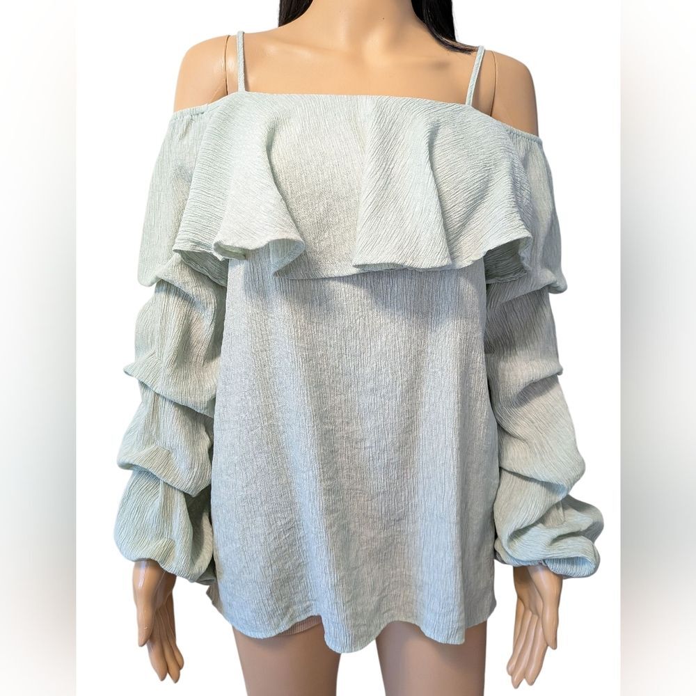 Doe & Rae Cold Shoulder Ruffled Shirt Medium
